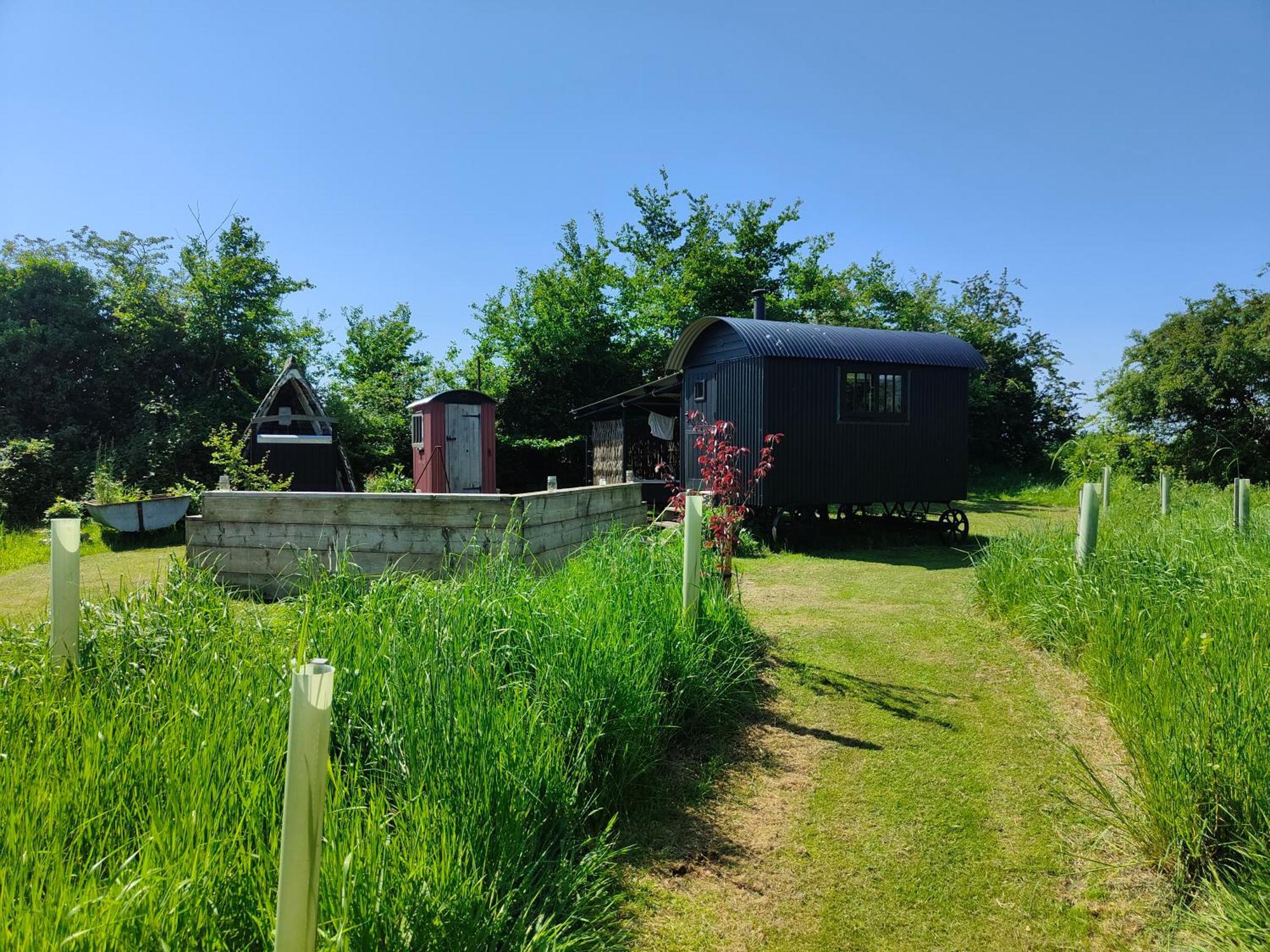דירות Laxfield Stompy'S Hut מראה חיצוני תמונה